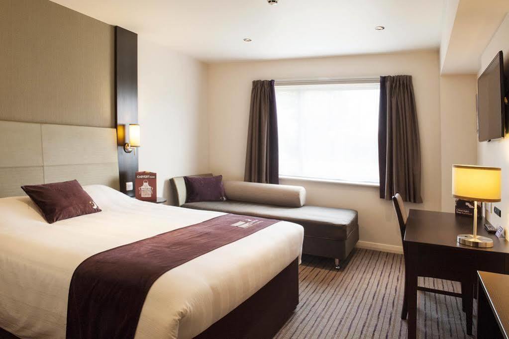 Premier Inn Premier Inn York South West Екстериор снимка