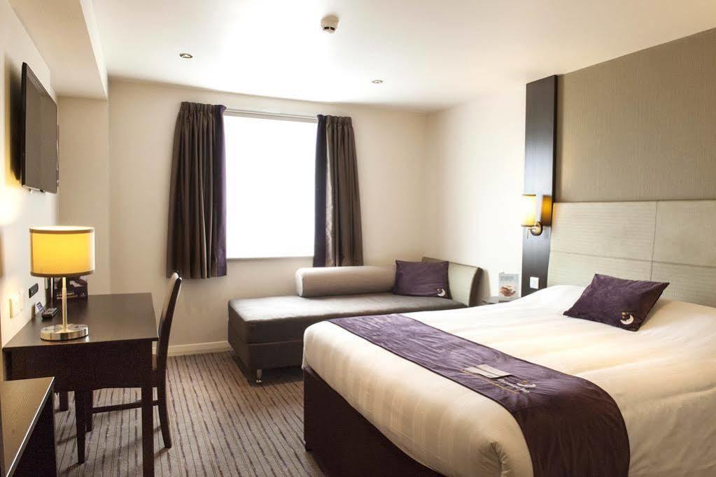 Premier Inn Premier Inn York South West Екстериор снимка