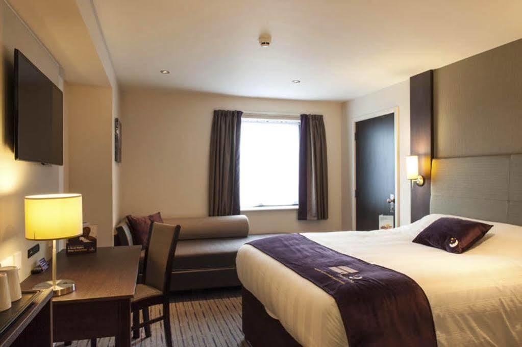 Premier Inn Premier Inn York South West Екстериор снимка