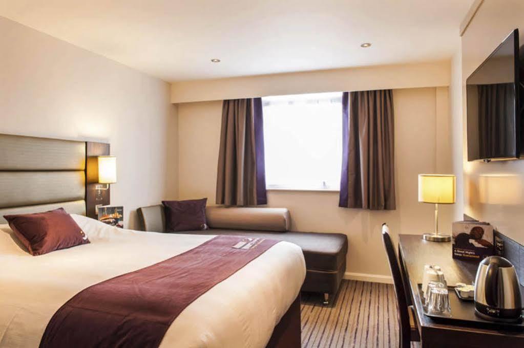 Premier Inn Premier Inn York South West Екстериор снимка