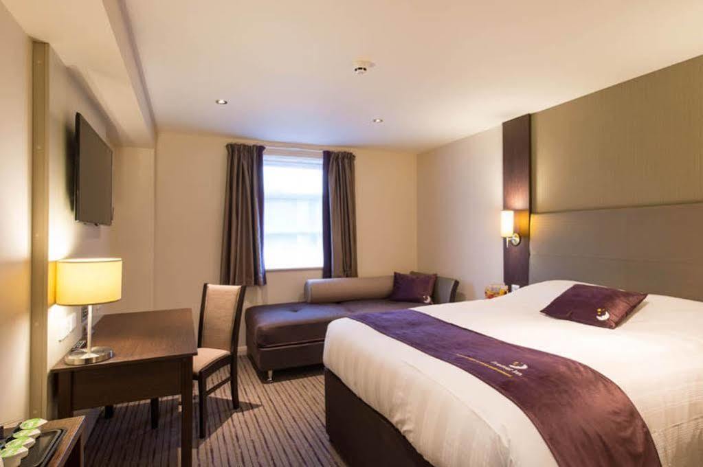 Premier Inn Premier Inn York South West Екстериор снимка