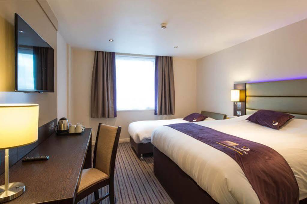 Premier Inn Premier Inn York South West Екстериор снимка