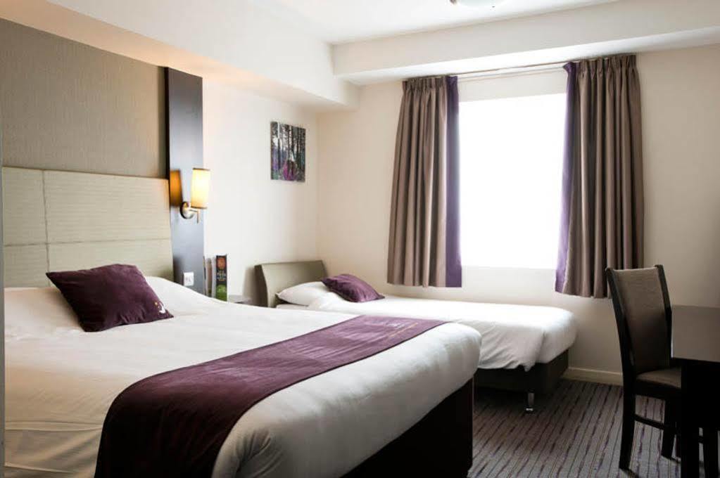 Premier Inn Premier Inn York South West Екстериор снимка