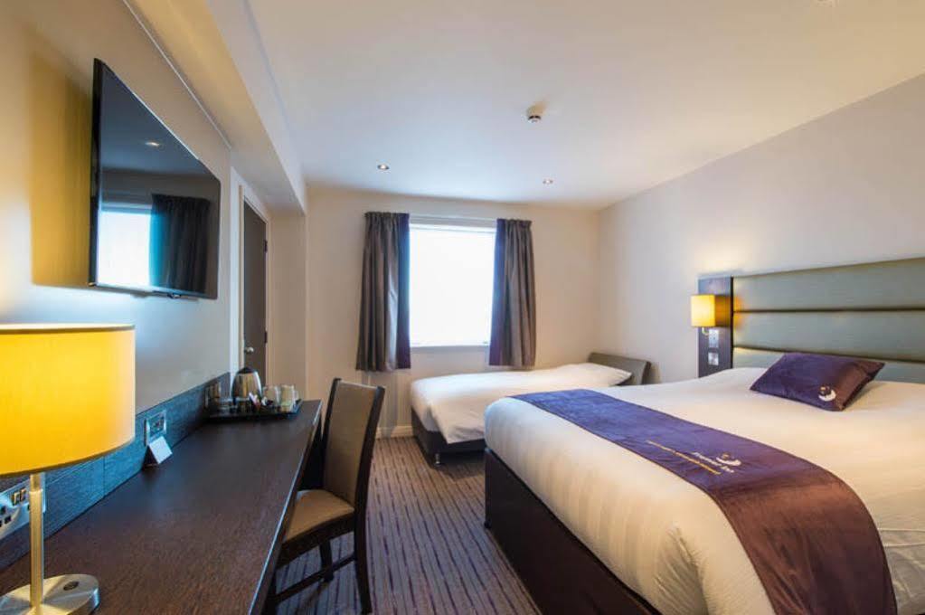 Premier Inn Premier Inn York South West Екстериор снимка