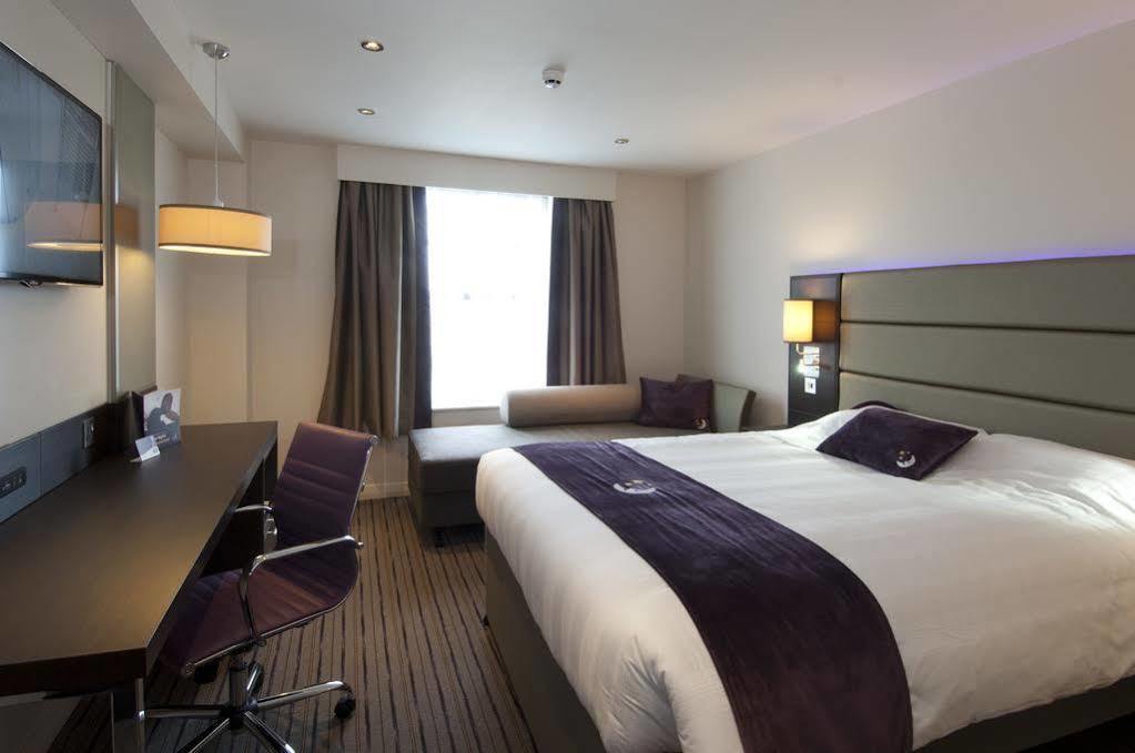 Premier Inn Premier Inn York South West Екстериор снимка